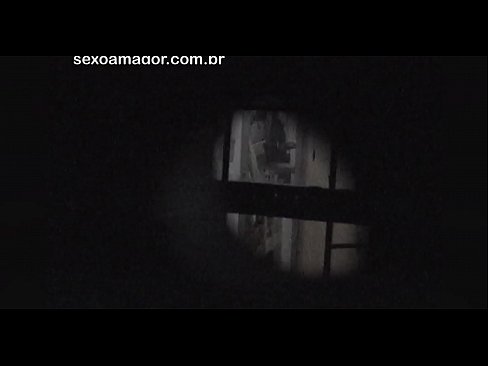 ❤️ Lourinho é filmado secretamente por um voyeur de bairro escondido atrás de tijolos ocos ️ Porno vídeo em nós pt.naughtyhentai.ru ️❤